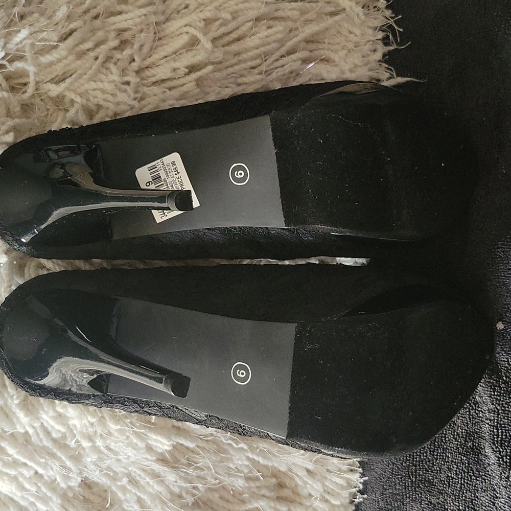 Shoes - Picture 4 of 4